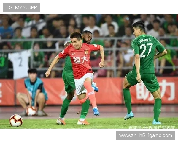 国安主场迎战恒大争夺榜首之战精彩对决引发球迷热议